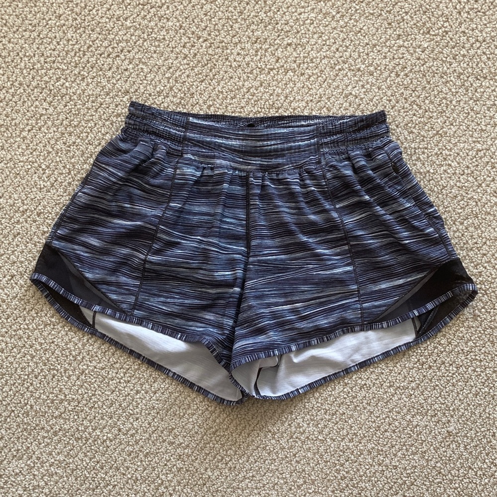 LULULEMON Hotty Hot Shorts Low Rise 4” Black White Soft Size 6 Low Rise EUC